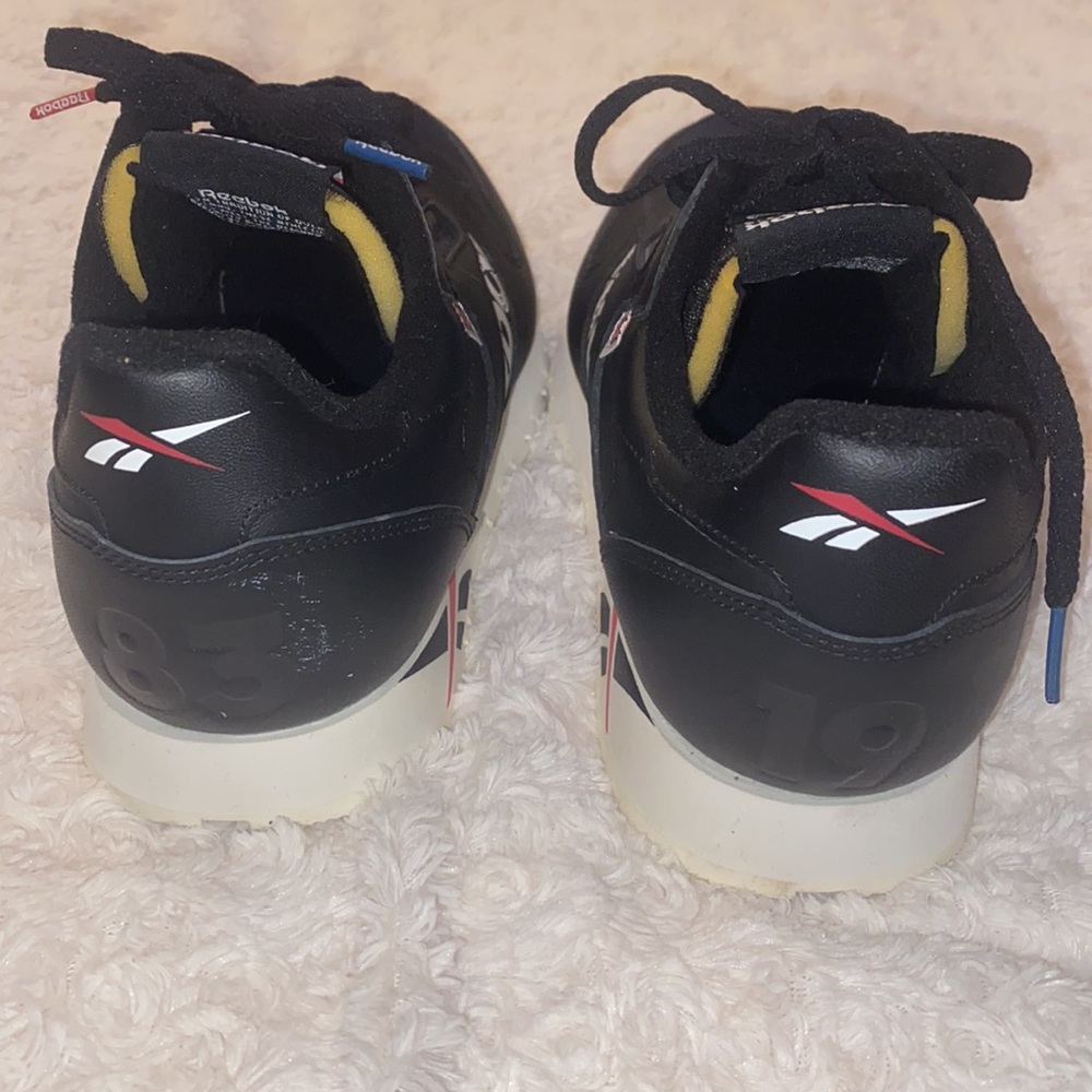 Mens Reebok Classic Sample Sneakers - Picture 4 of 8